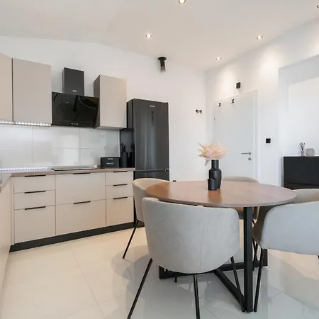 Apartment Makarska City * מאקרסקה