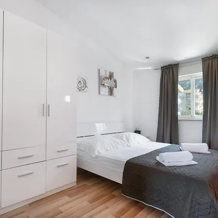 Apartment Makarska City דירה *