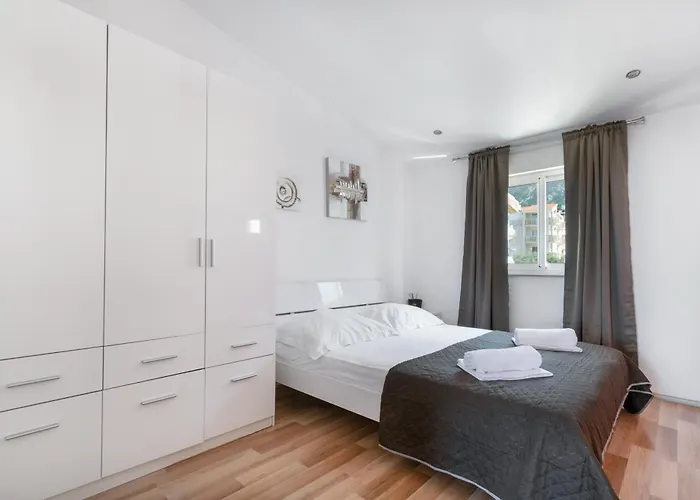 Apartment Makarska City Apartman *